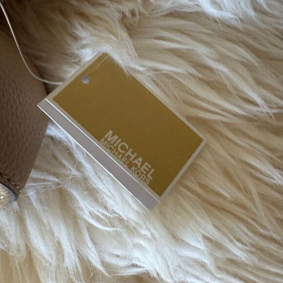 Michael Kors Jet Set East West Chain Crossbody bag in a camel giraffe print NEW - Picture 4 of 10